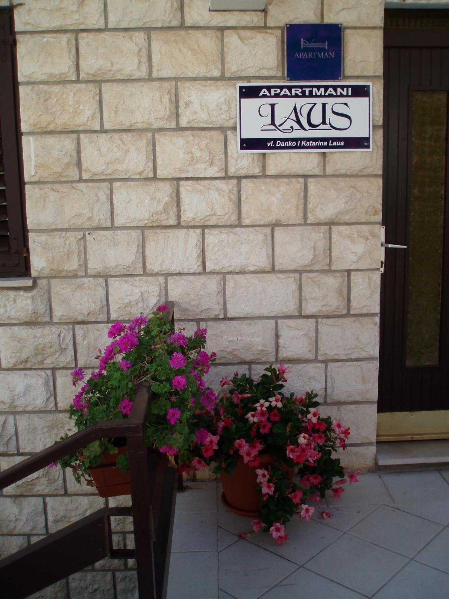 Apartments Laus Zavalatica Exterior photo