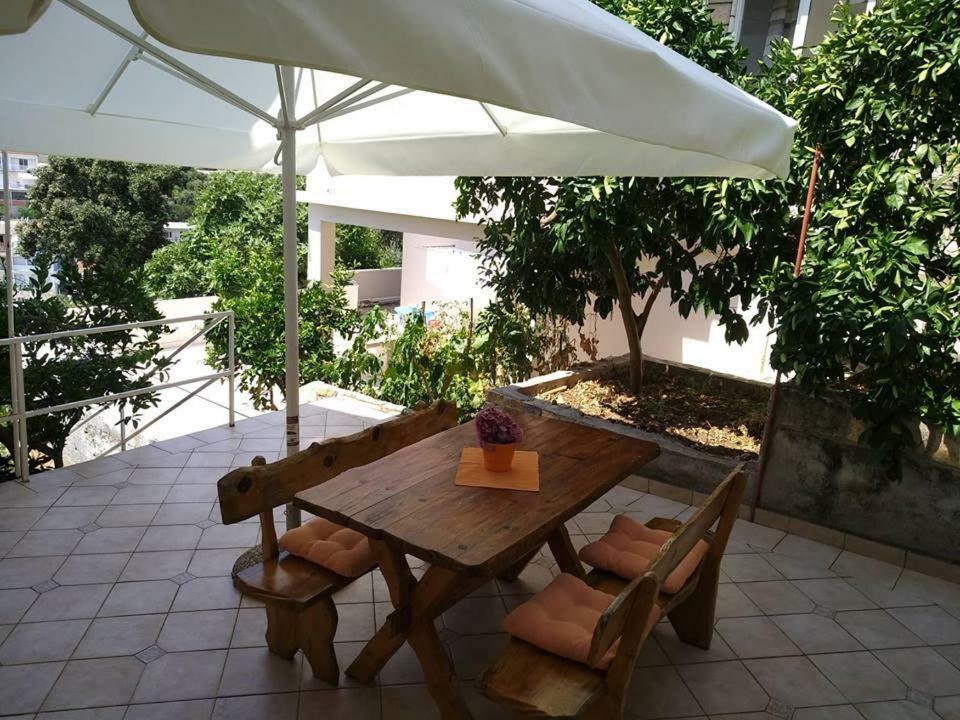 Apartments Laus Zavalatica Exterior photo